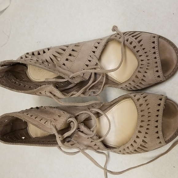 Vince Camuto Tarita laser cut sandal heels - Picture 3 of 8